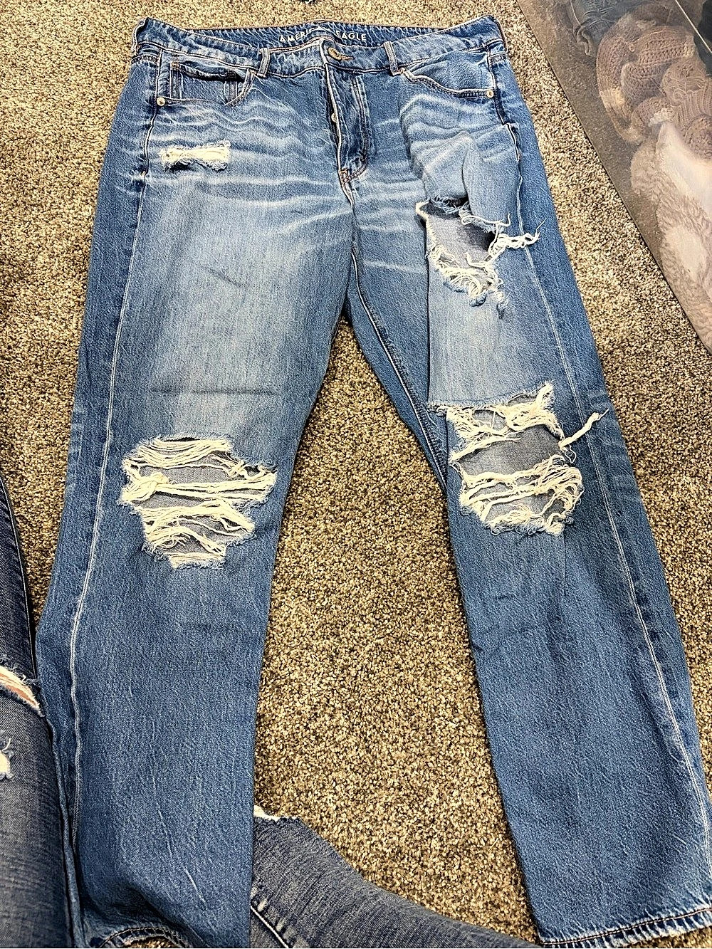 American Eagle Tomgirl Distressed Jeans in Blue Size 12 short